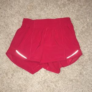 Red Lululemon low rise hotty hots size 4, 4” shorts!!!